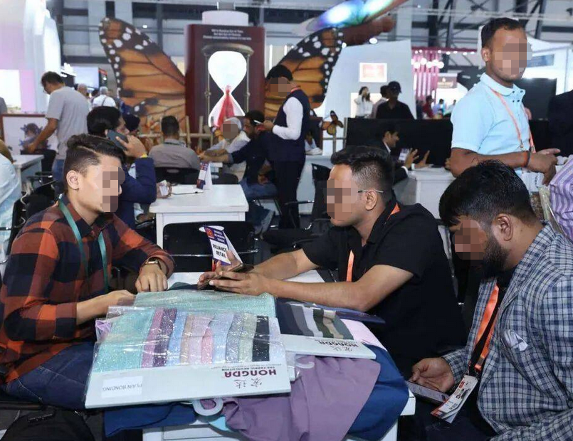 El mercat del sud d'Àsia està totalment obert! L'Exposició Internacional de Teixits Tèxtils de l'Índia està en ple apogeu i les empreses xineses estan en auge a l'hora de rebre comandes.